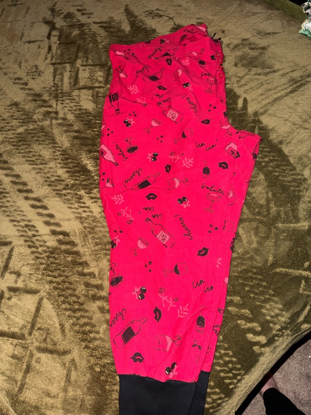 Bright Red Wine & Lip Print sleep leggings